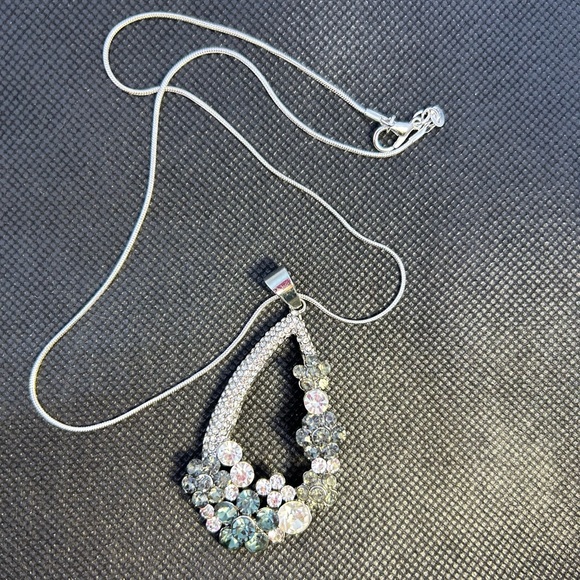 Crystal and Grey Stone pendant - Picture 3 of 3